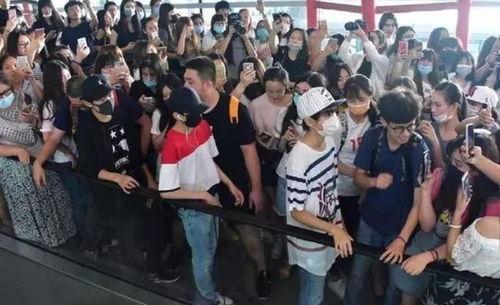 机场吃瓜群众,揭秘旅客百态