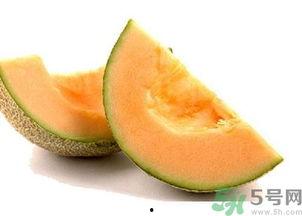 吃饭后能立刻吃哈密瓜吗,饭后立即食用哈密瓜的适宜性探讨
